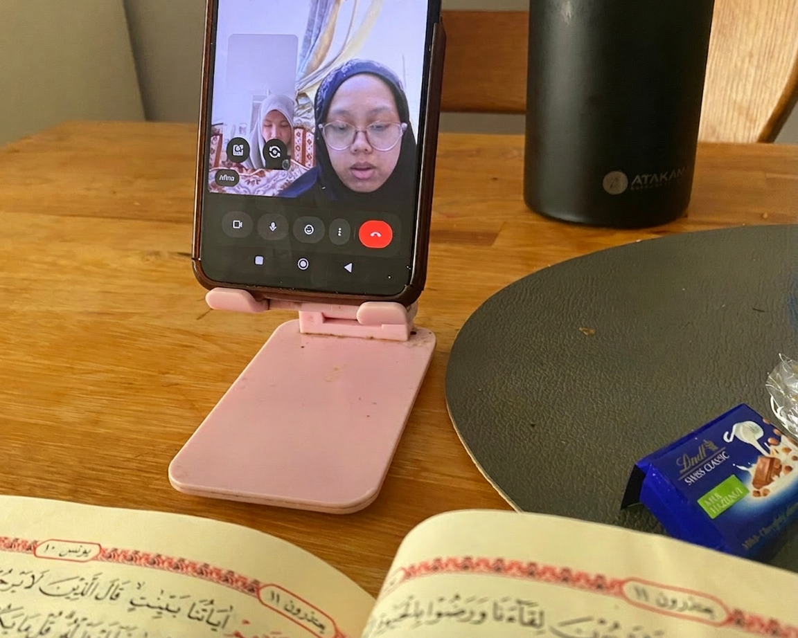 Berusaha merawat dengan semaan online bersama teman sepondok dulu